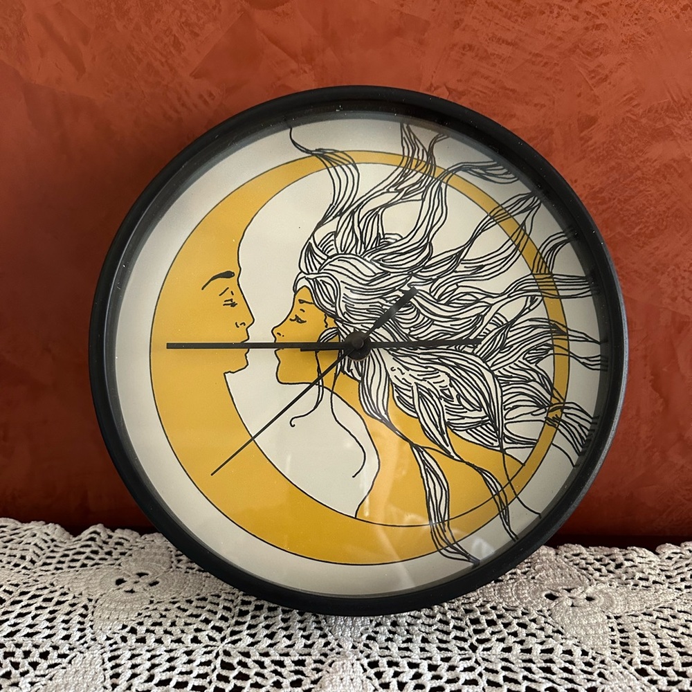 Moon & Lover Clock 🌜🔮